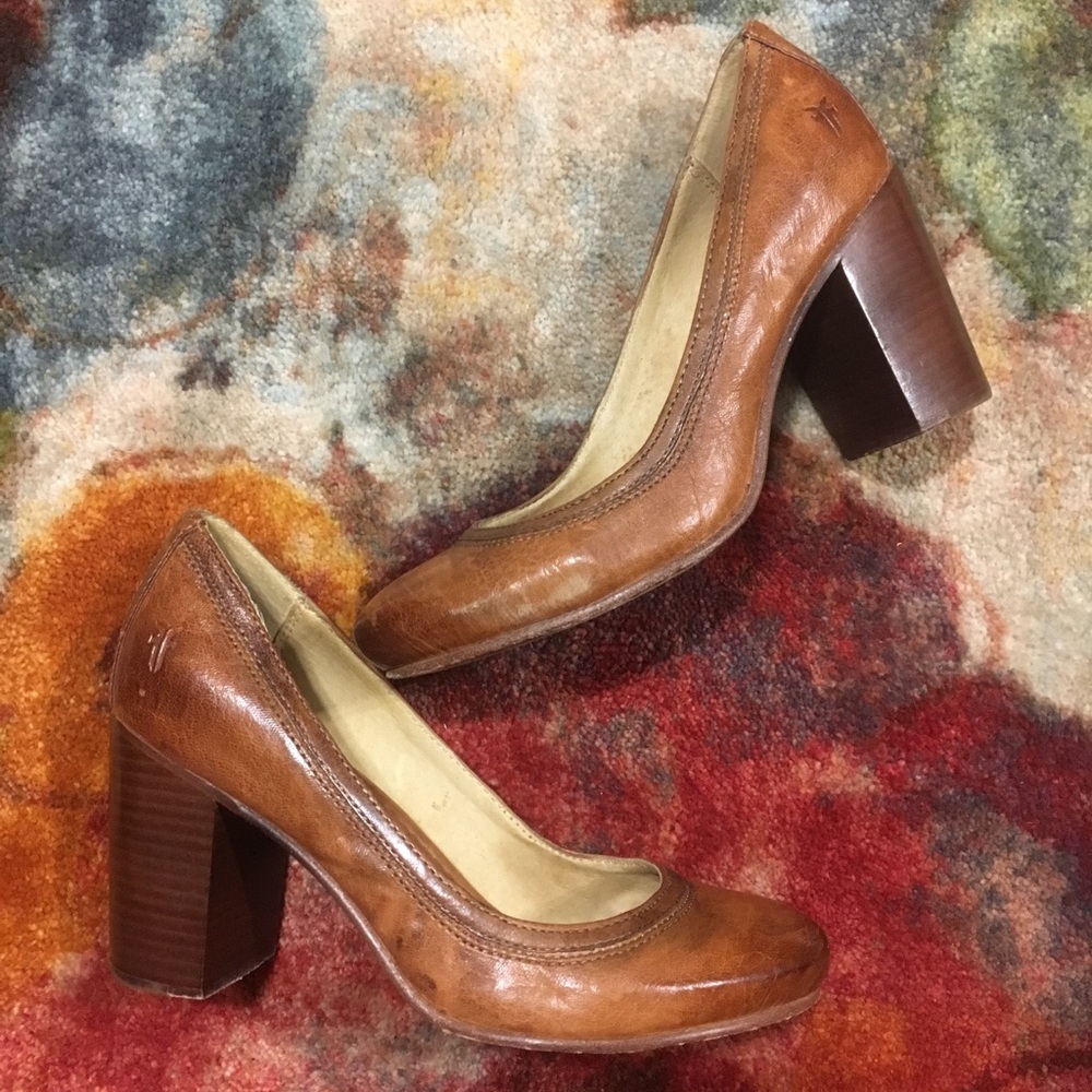 Beautiful Frye shoes!